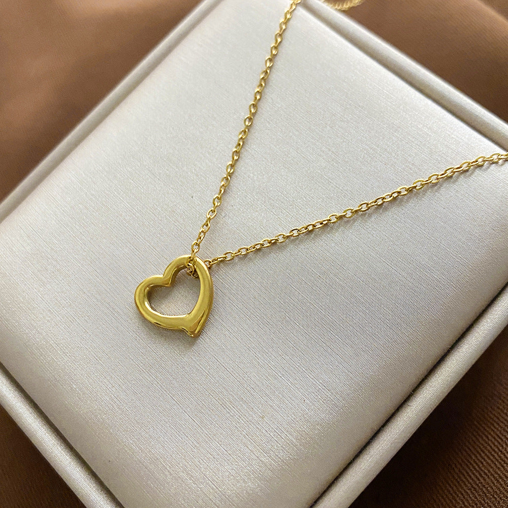 Collana da donna minimalista con pendente a forma di animale in acciaio al titanio, finitura placcata e delicata catena clavicolare