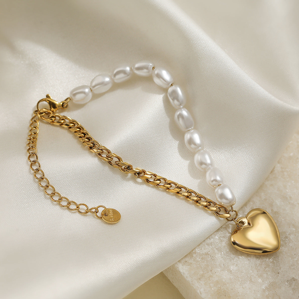 Minimalist Heart-Shaped 18K Gold-Plated Stainless Steel Bracelet for Women with Pearl Accent