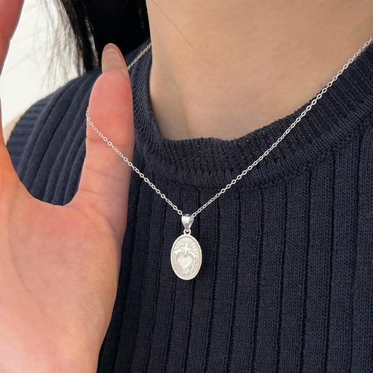 Collar de plata de ley 925 con forma de corazón minimalista y baño de oro en cadena cruzada para mujer