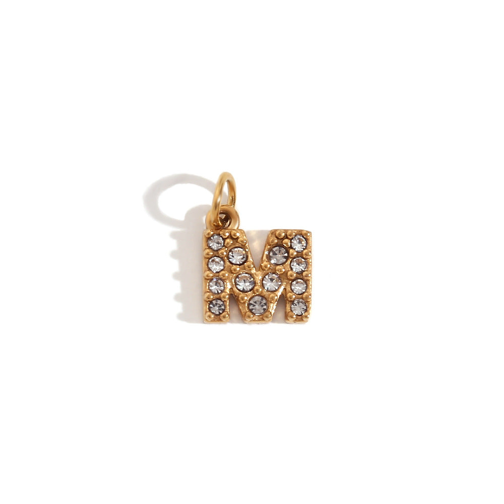 Collana pendente con iniziale in acciaio inossidabile placcato oro 18K e intarsio di strass, stile minimalista