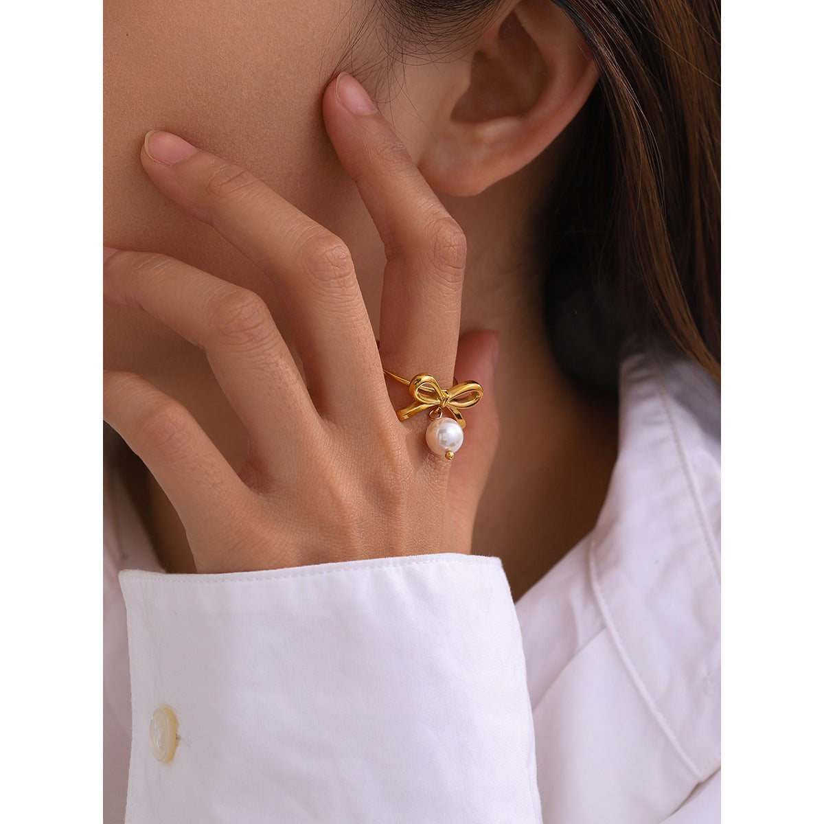 Collana da donna con ciondolo a fiocco e perla in acciaio inossidabile placcato oro 18 carati, stile minimalista