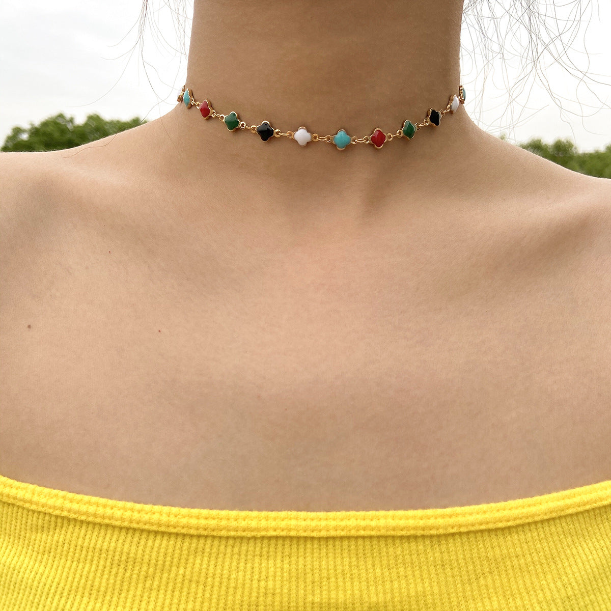 Collana con Ciondolo Floreale Retrò Minimalista da Donna, Catena in Rame Stile O-Chain, Intarsio in Lega Placcata, Design Dolce e Fresco
