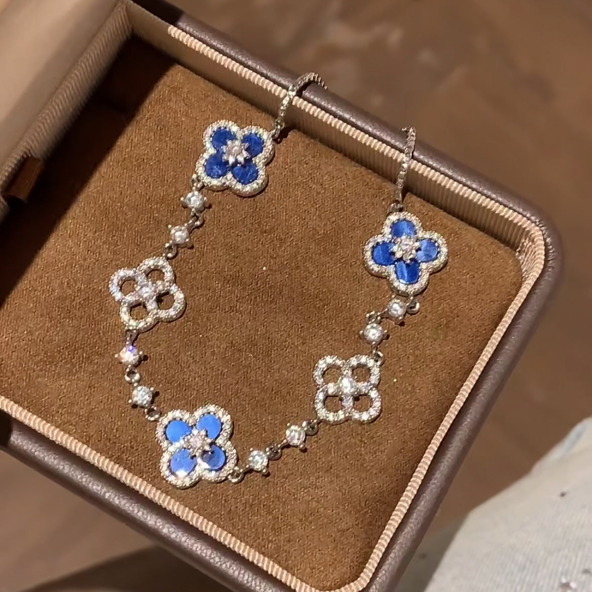Sweet Elegant Geometric Floral Brass Inlaid Cubic Zirconia Bracelet for Women