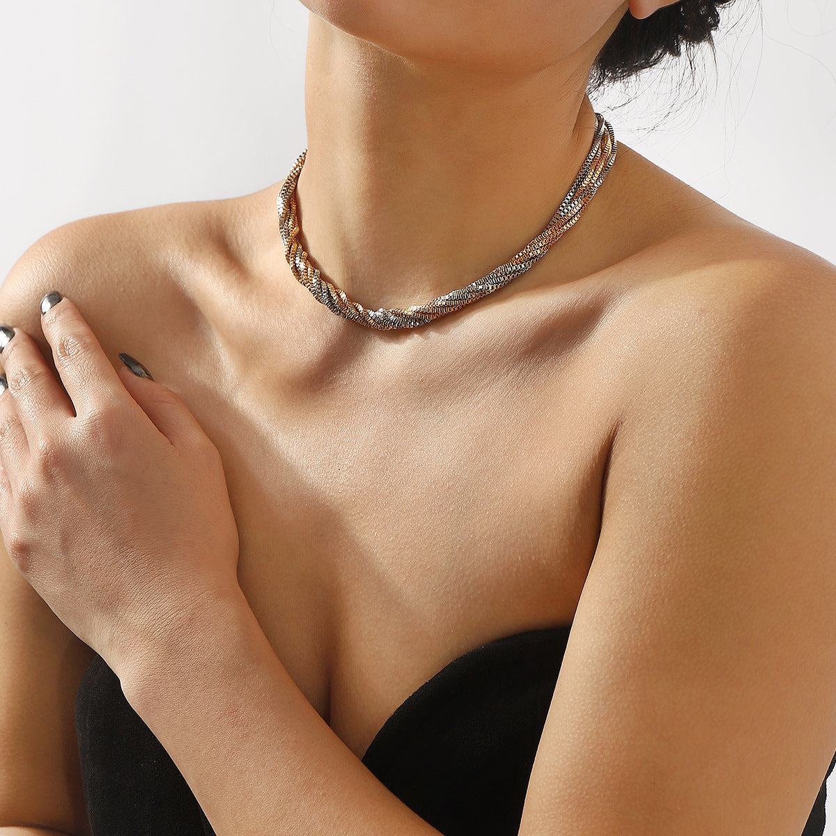 Collar minimalista trenzado ondulado de tres tonos para mujer con cadena de hierro galvanizado gargantilla para capas