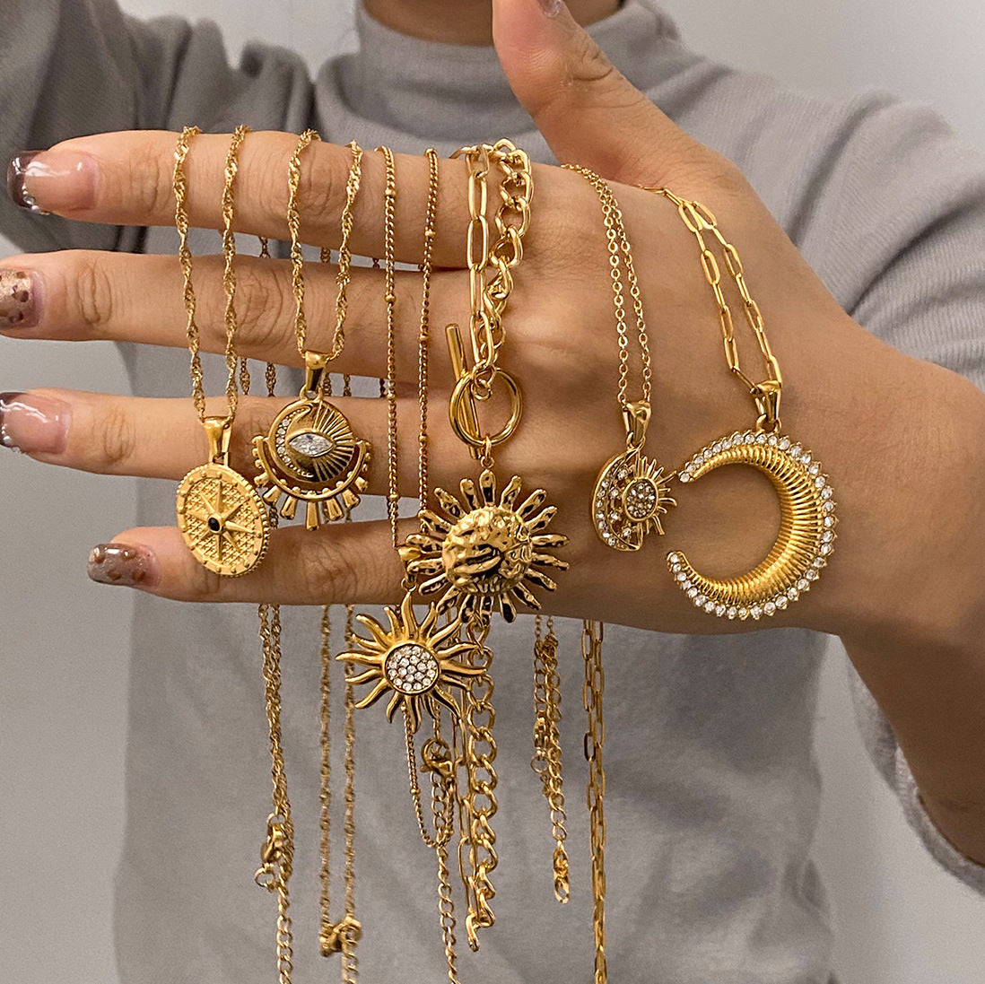 Collana da Donna in Acciaio Inossidabile con Stella a Otto Punte Geometrica, Ciondolo in Acciaio al Titanio e Finitura Placcata