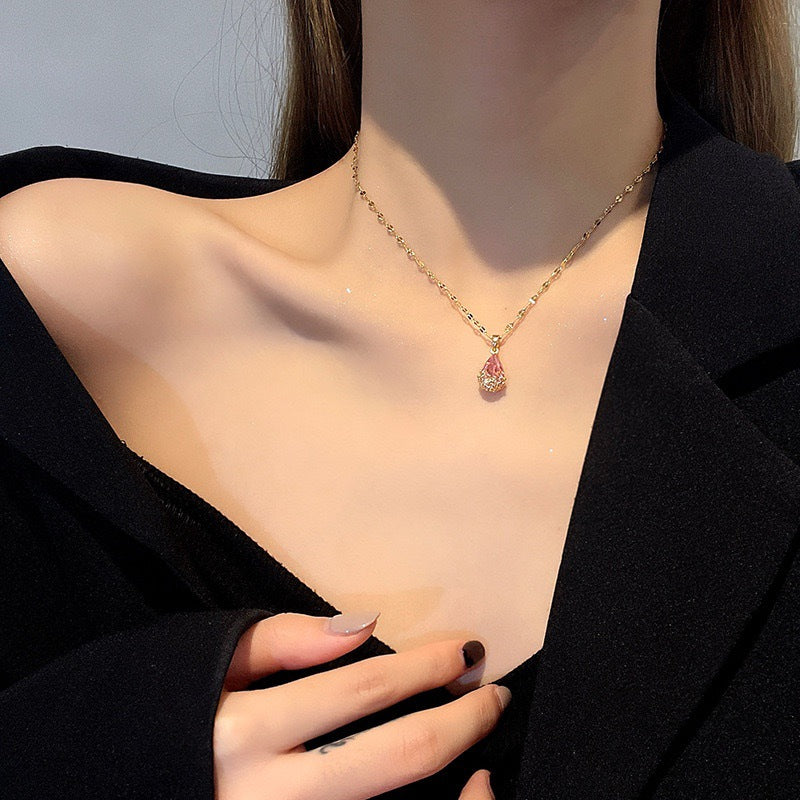 Collana pendente a goccia con zircone di design originale da donna in acciaio al titanio con finitura placcata, collana a medaglione stile catena a O