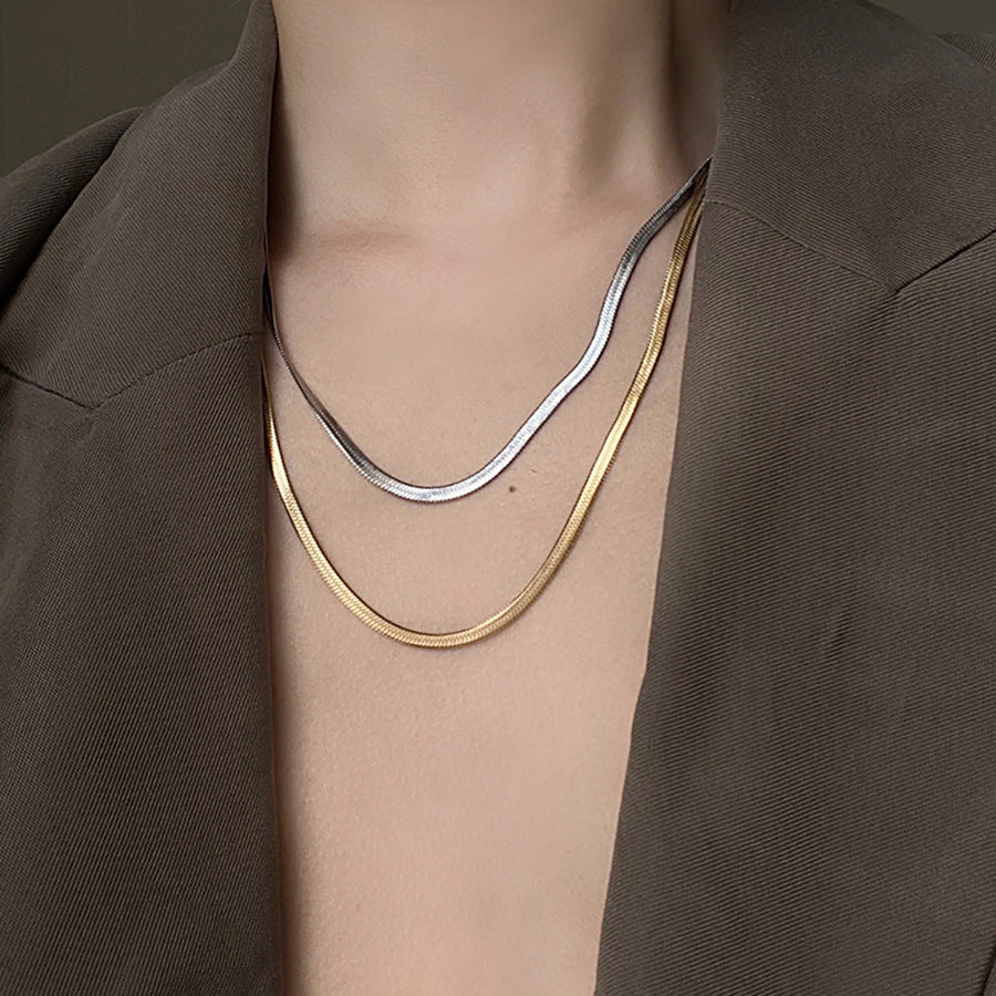 Gargantilla Minimalista Geométrica de Acero Inoxidable Chapado en Oro con Cadena de Serpiente Plana para Mujer y Hombre