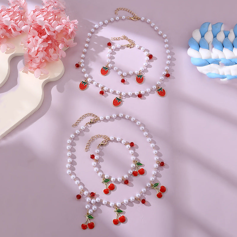 Set di Collana Minimalista a Forma di Fiocco in Resina con Perline a Ciliegia e Cuore per Ragazze, Gioielli Dolci Ispirati alle Perle