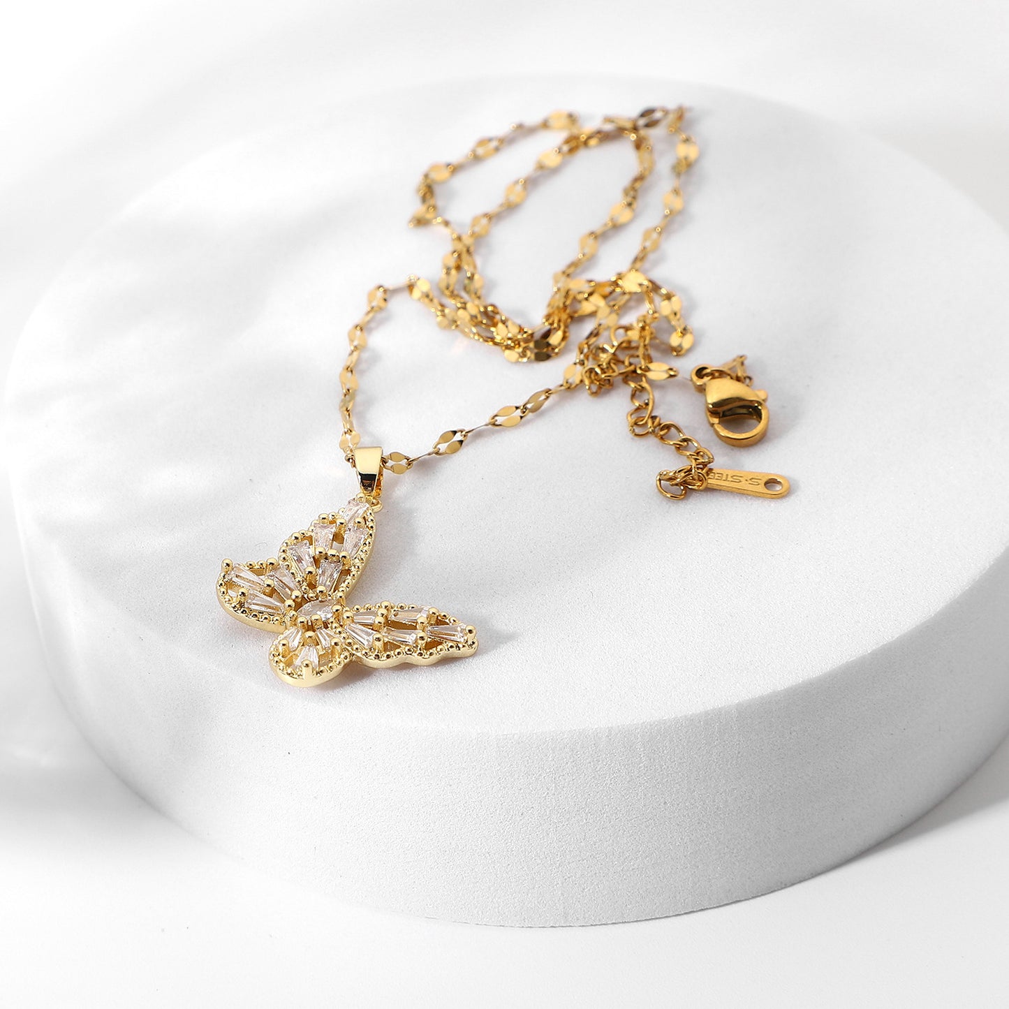 Collar de Mariposa de Acero Inoxidable con Baño de Oro de 18K Estilo Ins con Circonitas Cúbicas para Mujer