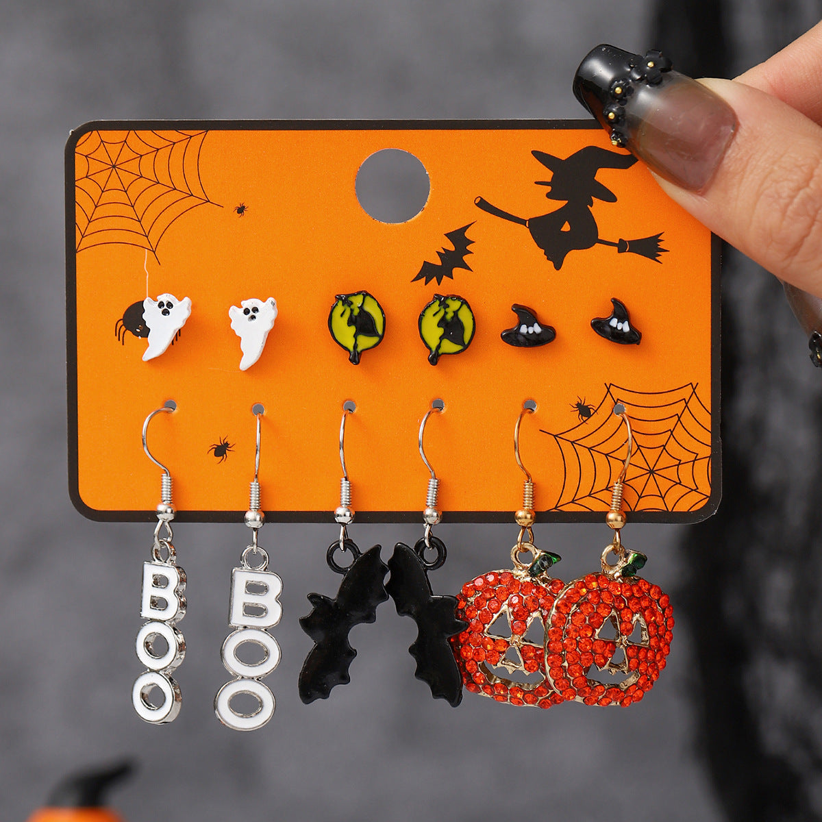 Juego de pendientes de tuerca de calabaza, fantasma y murciélago de Halloween estilo caricatura oscura en aleación con postes de acero inoxidable
