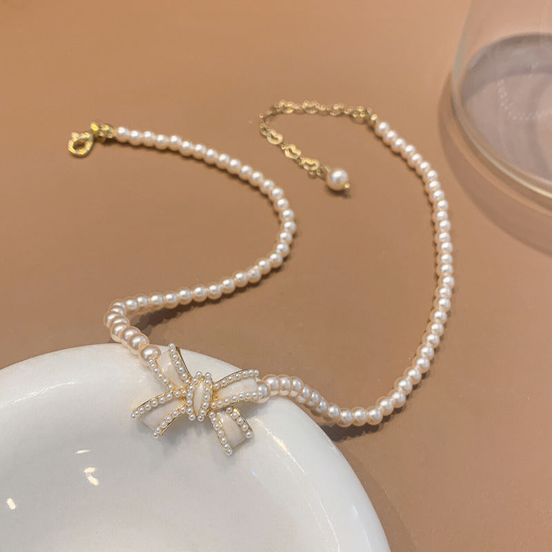 Collana Vintage con Fiocco e Perle per Donna, con Pendente in Lega e Catena impreziosita da Perle in Stile Dolce e Fresco