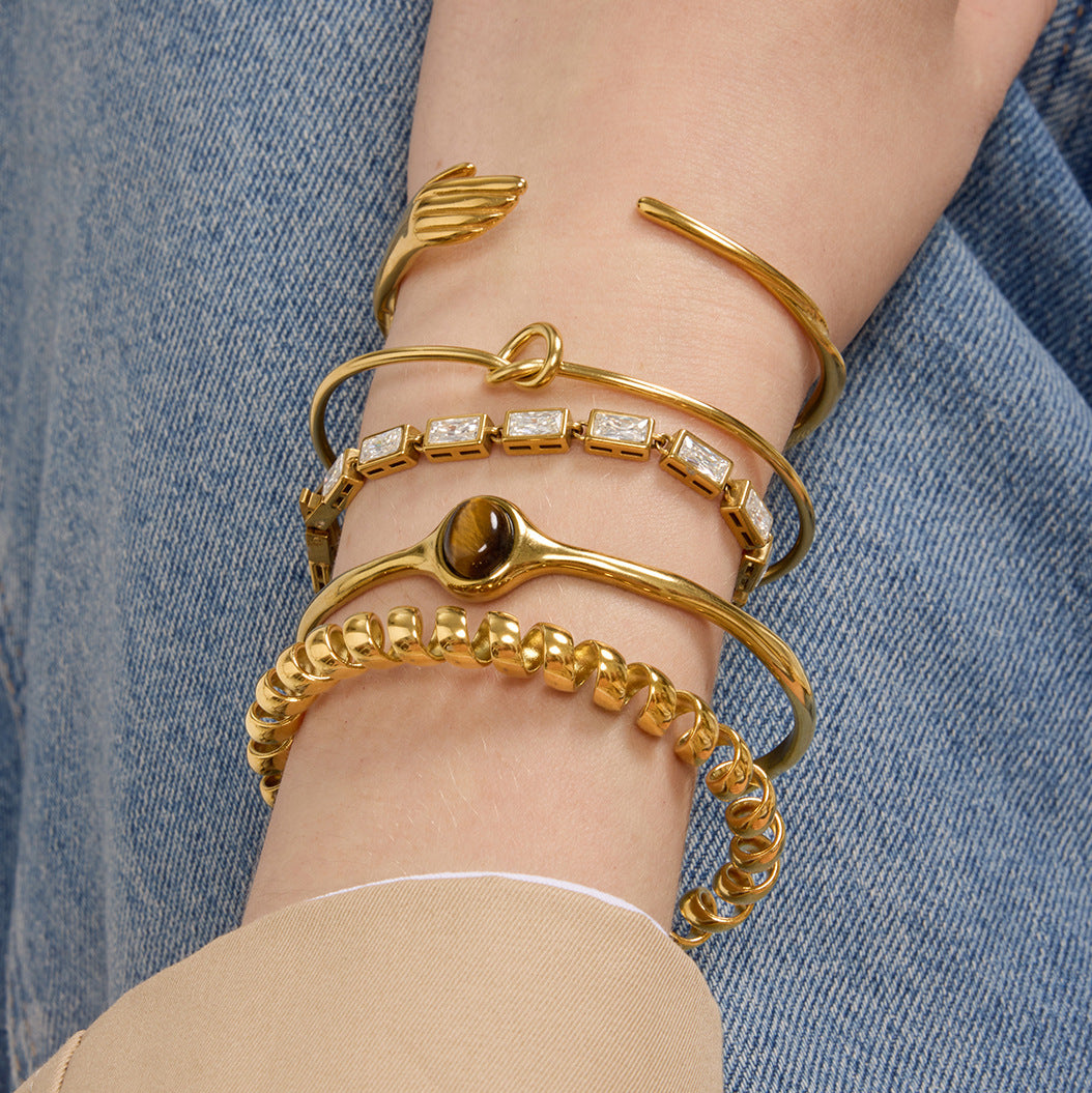 Bracciale a Polsino in Acciaio Inossidabile con Occhio di Tigre e Design Geometrico, Placcato Oro 18K, Anello Aperto, Gioielli Leggeri