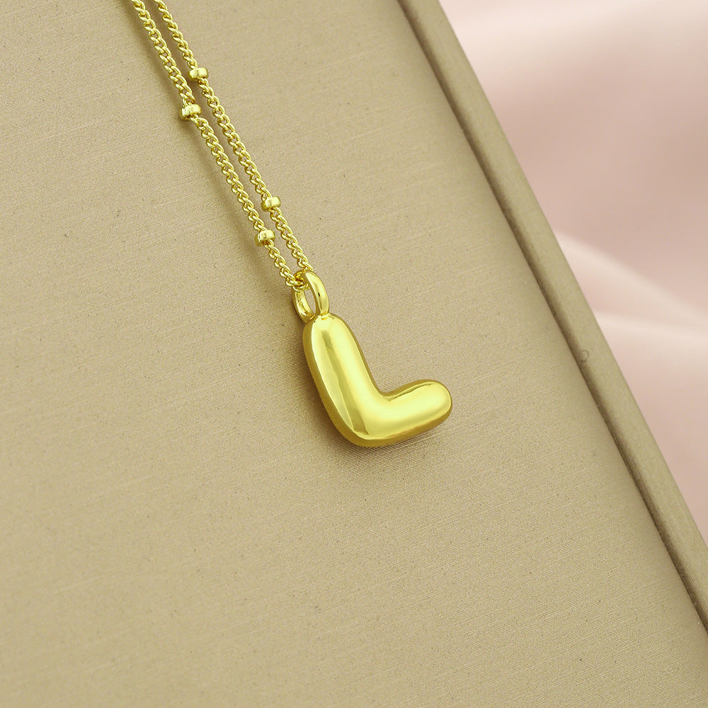 Collar Colgante con Inicial Minimalista para Mujer en Cobre con Acabado Galvanizado Cadena Ajustable para Clavícula
