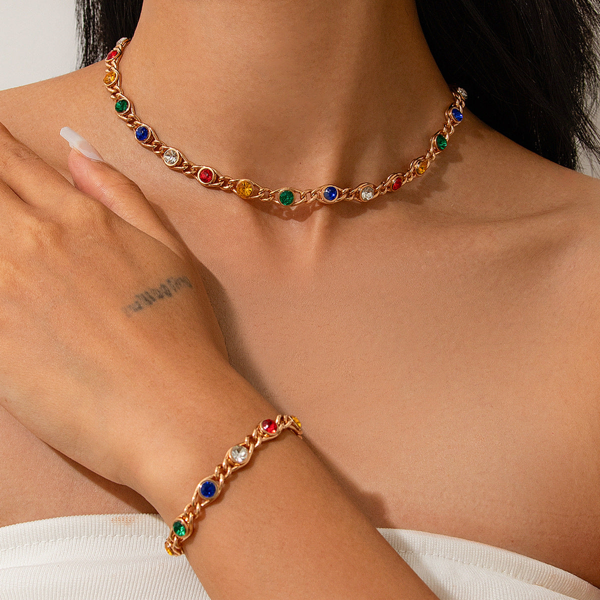 Collar con colgante de diamantes de imitación geométrico, dulce y atrevido, minimalista para mujer, con dije de aleación chapado y cadena entrelazada