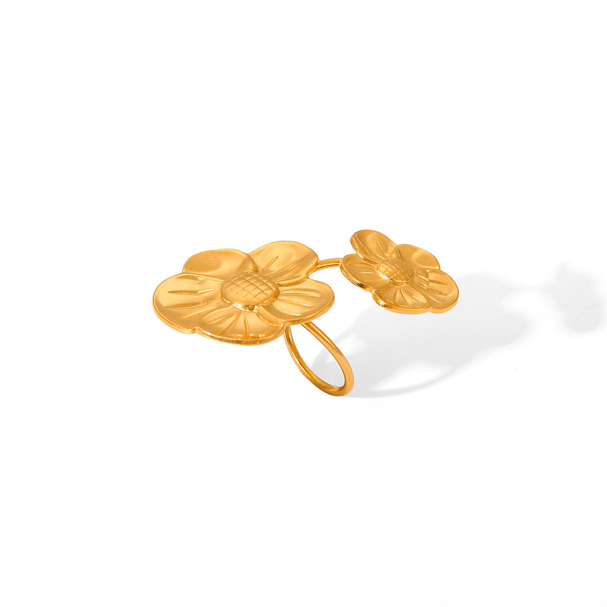 Vintage French Style Floral Shape Titanium Steel Ring for Women with Plated Finish and Botanical Design