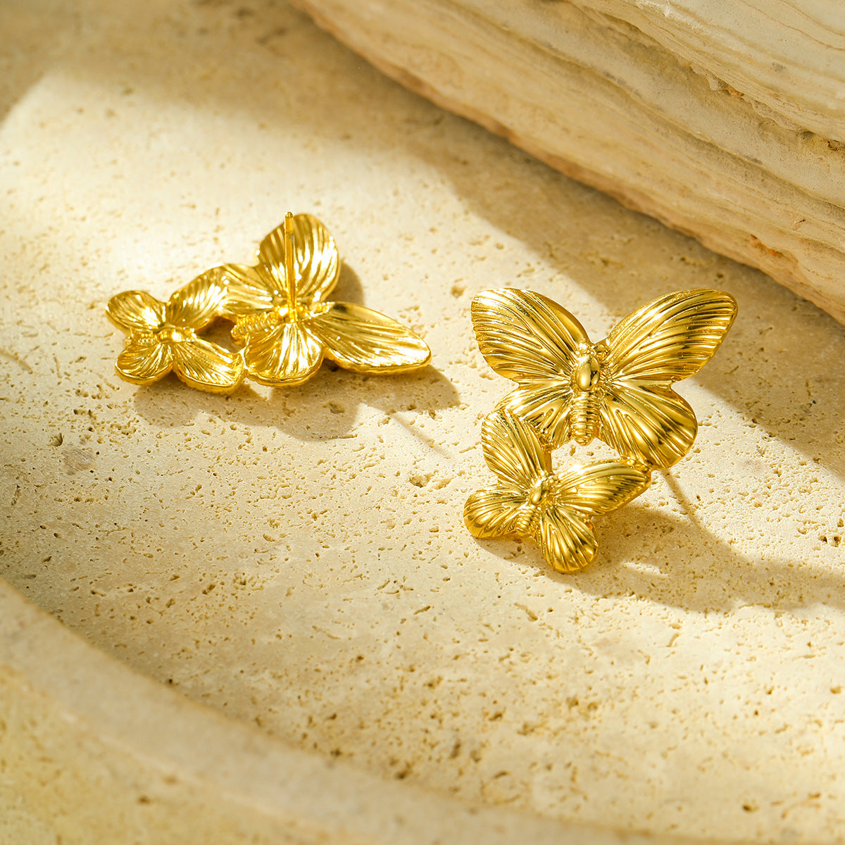 Orecchini Pendenti con Nappa a Farfalla Stile Vintage in Acciaio al Titanio con Placcatura in Oro 18K