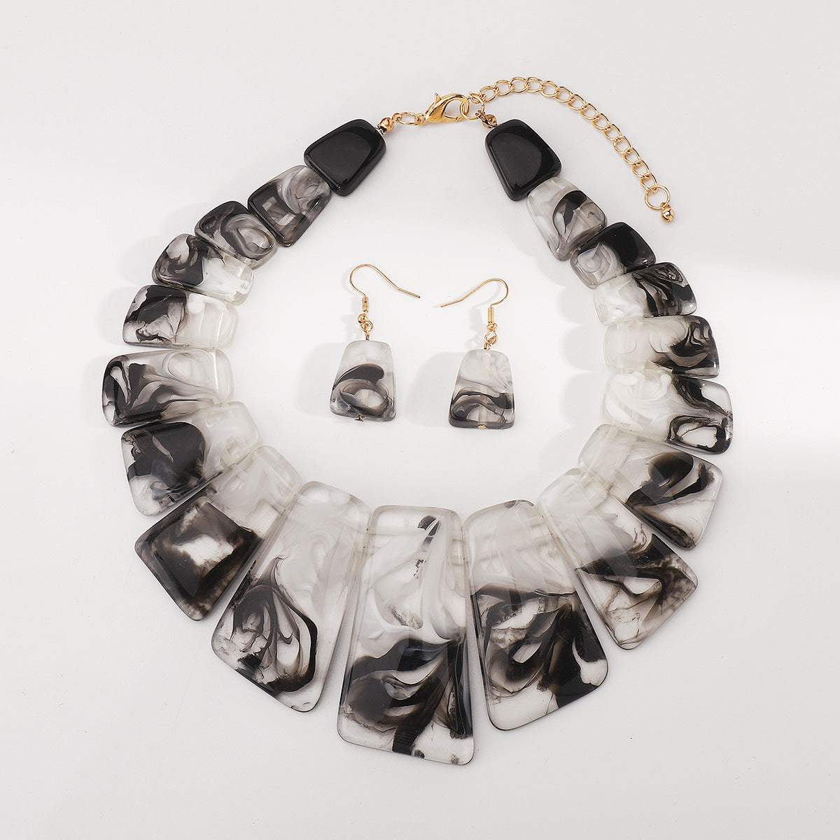 Juego de collar y pendientes de clavícula de resina geométrica estilo étnico vintage con acabado chapado