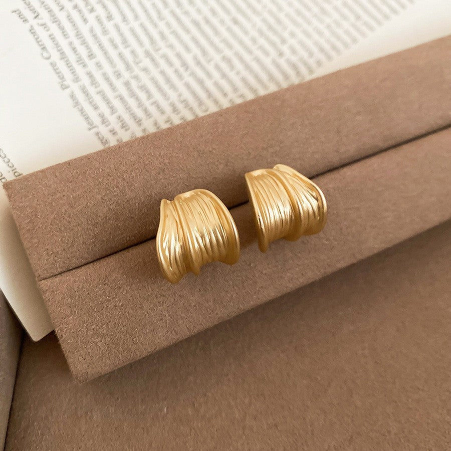 Orecchini a perno geometrici minimalisti in metallo con finitura placcata da donna, gioielli per l'orecchio lussuosi, alla moda e versatili per tutti i giorni