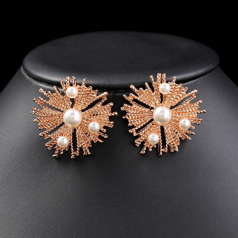 Geometric Vintage Statement Alloy Necklace Set with Pearl-Inspired Accents for Women Featuring Plated Finish and O-Chain Design