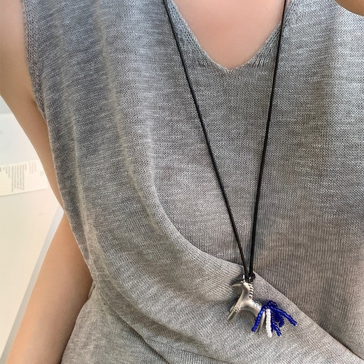 Collana con Pendente Geometrico Minimalista da Donna in Lega con Finitura Elettroplaccata — Catena Leggera per Maglione, Accessorio di Lusso Versatile