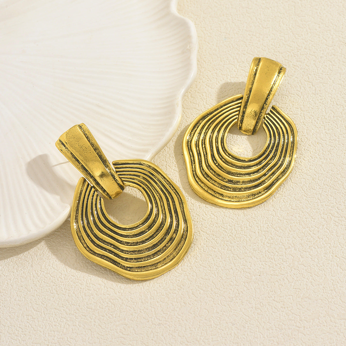 Pendientes Plegados Geométricos Minimalistas para Mujer de Aleación de Zinc Galvanizados Ligeros de Lujo Joyería de Moda para Orejas