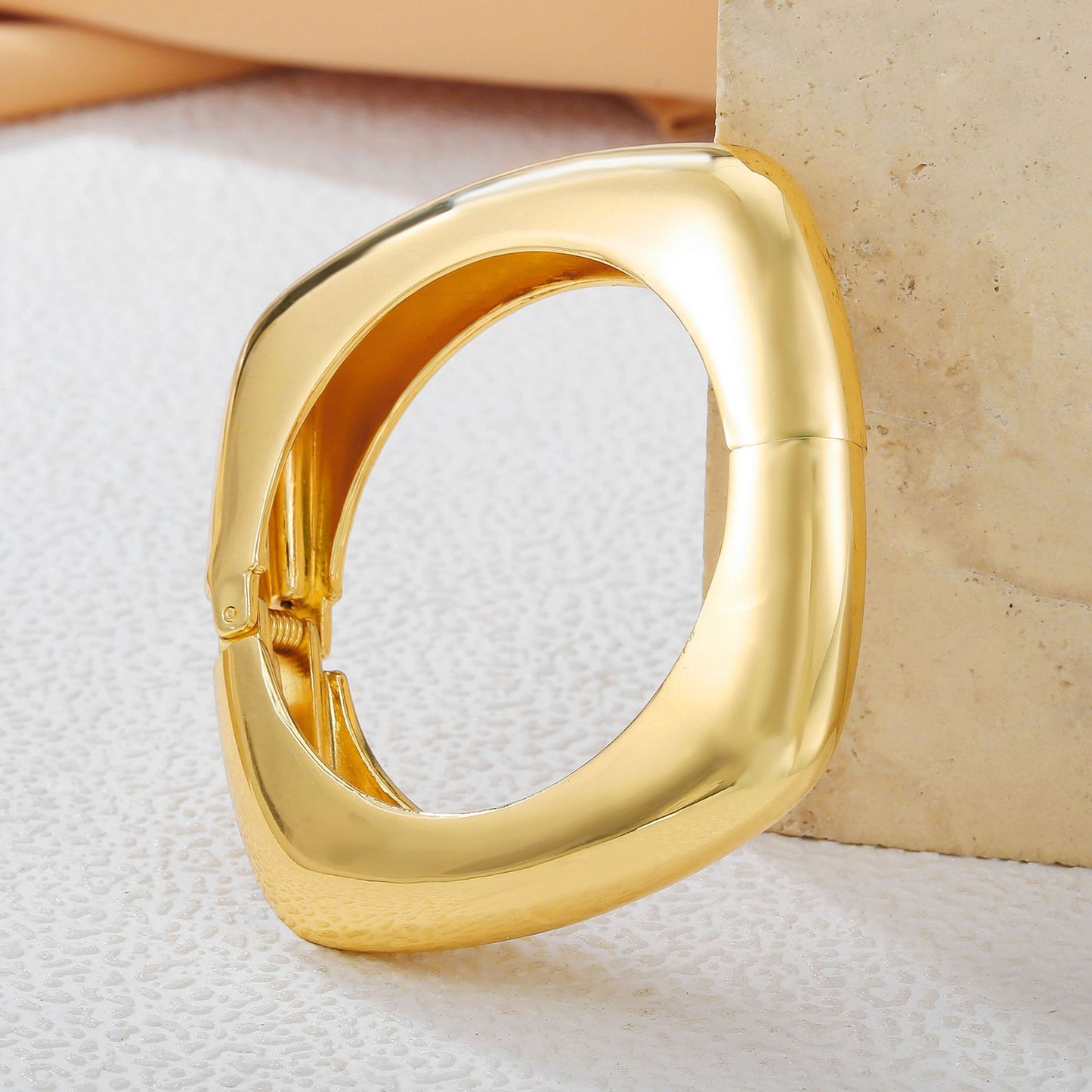 Braccialetto a molla geometrico minimalista quadrato lucido effetto metallo con apertura regolabile per donna e uomo