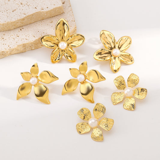 Pendientes minimalistas de acero inoxidable con diseño floral vintage, baño de oro de 14 quilates e incrustaciones de perlas
