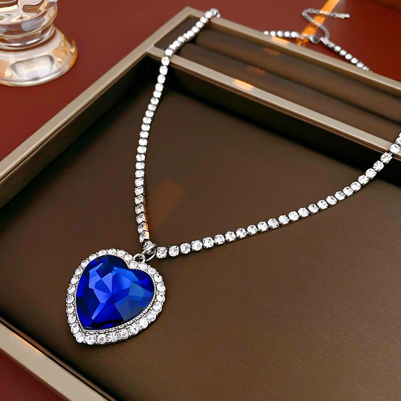 Collana con pendente a cuore a goccia in stile lusso con intarsio in strass in acciaio al titanio su catena in rame da donna