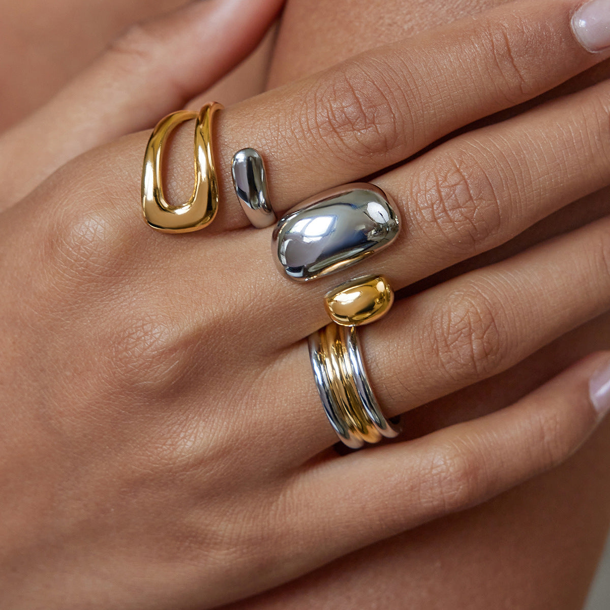 Anello geometrico in acciaio inossidabile da donna con finitura placcata, gioielli minimalisti alla moda ed eleganti