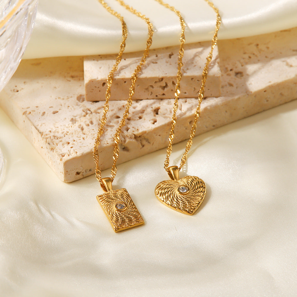 Collana Geometrica con Ciondolo a Cuore in Acciaio Inox Placcato Oro 18K con Intarsio di Zirconi per Donna