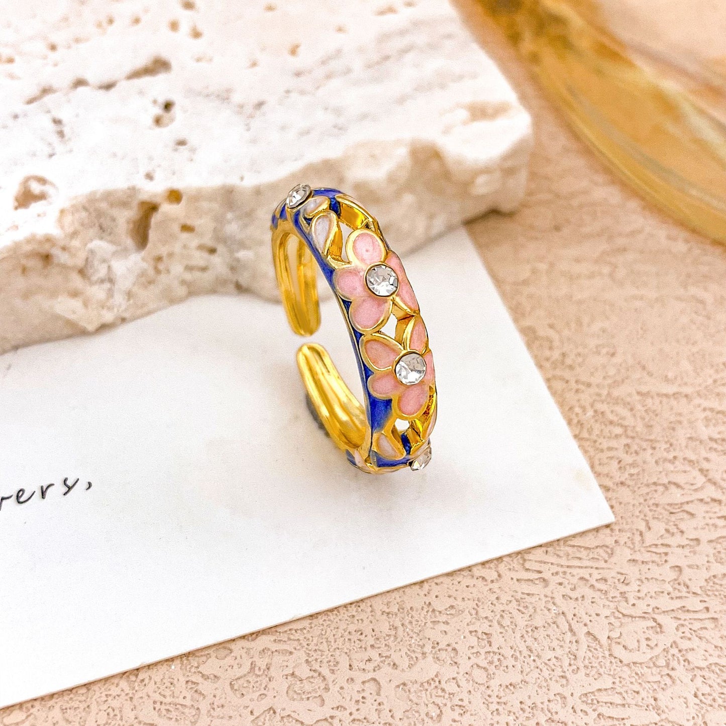 Anello in lega placcato oro con design floreale e cavo, elegante e di lusso, per donna
