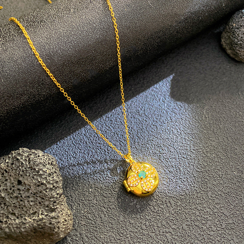 Vintage Micro-Paved Cubic Zirconia Crown Heart Star Geometric Brass Pendant Titanium Steel Box Chain Necklace for Unisex