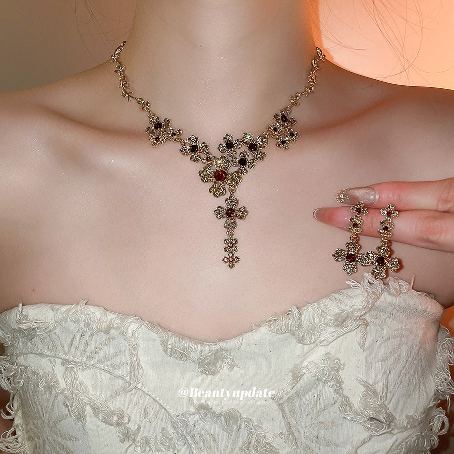 Conjunto de collar y pendientes de aleación con diseño floral vintage e incrustaciones de diamantes de imitación para mujer