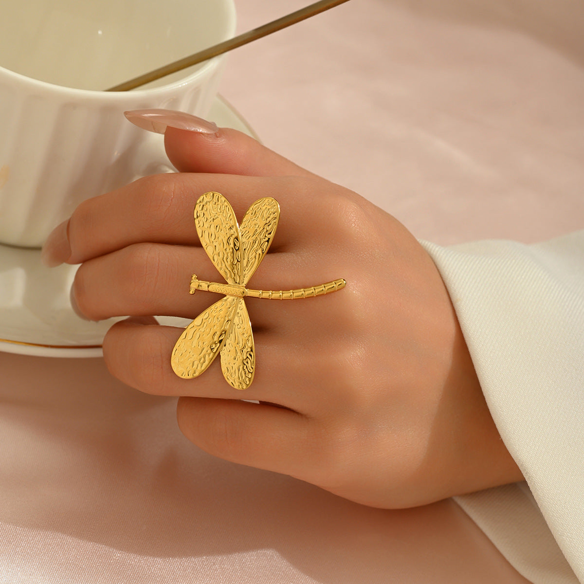 Anillo abierto con diseño geométrico de libélula plegada para mujer en aleación de zinc con acabado chapado