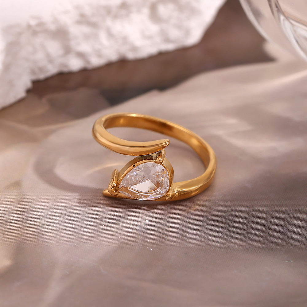 Anillo de gota de circón blanco con forma de ala geométrica creativa para mujer en acero inoxidable con chapado en oro de 18 quilates