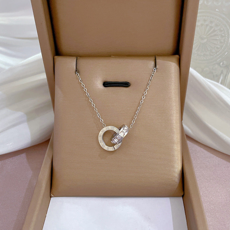 Collana con pendente geometrico minimalista in acciaio al titanio placcato per donna