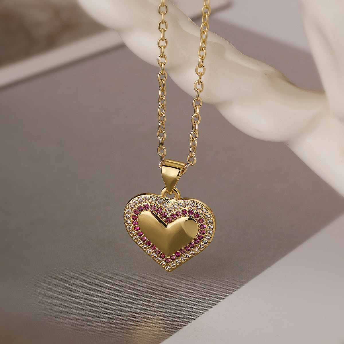 Minimalist Heart-Shaped Copper Pendant Necklace with 18K Gold Plating and Zircon Inlay for Women