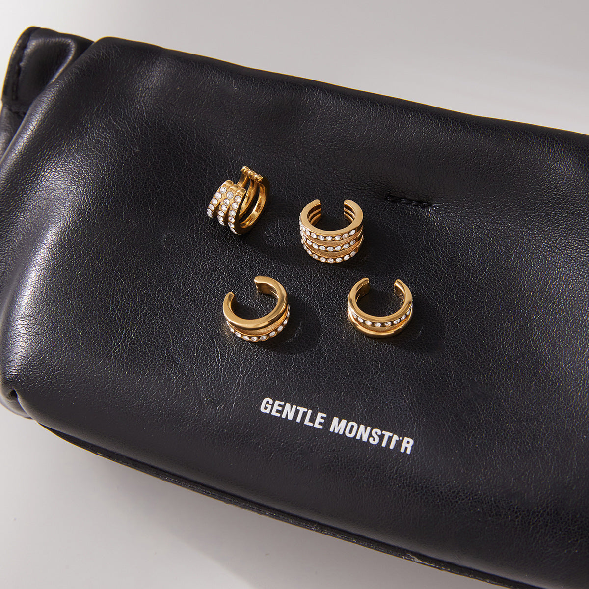 Aretes de clip de acero inoxidable geométricos con acabado chapado para mujer, joyas de moda ligeras estilo aro listas para la oficina