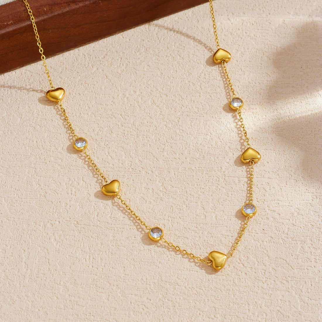 Minimalist Luxury Heart Shaped Gold Plated Rhinestone Inlay Stainless Steel Pendant Necklace for Women