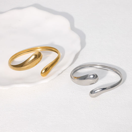 Bracciale Rigido Aperto Minimalista in Acciaio Inossidabile con Finitura in Acciaio al Titanio Placcato Oro 18K da Donna