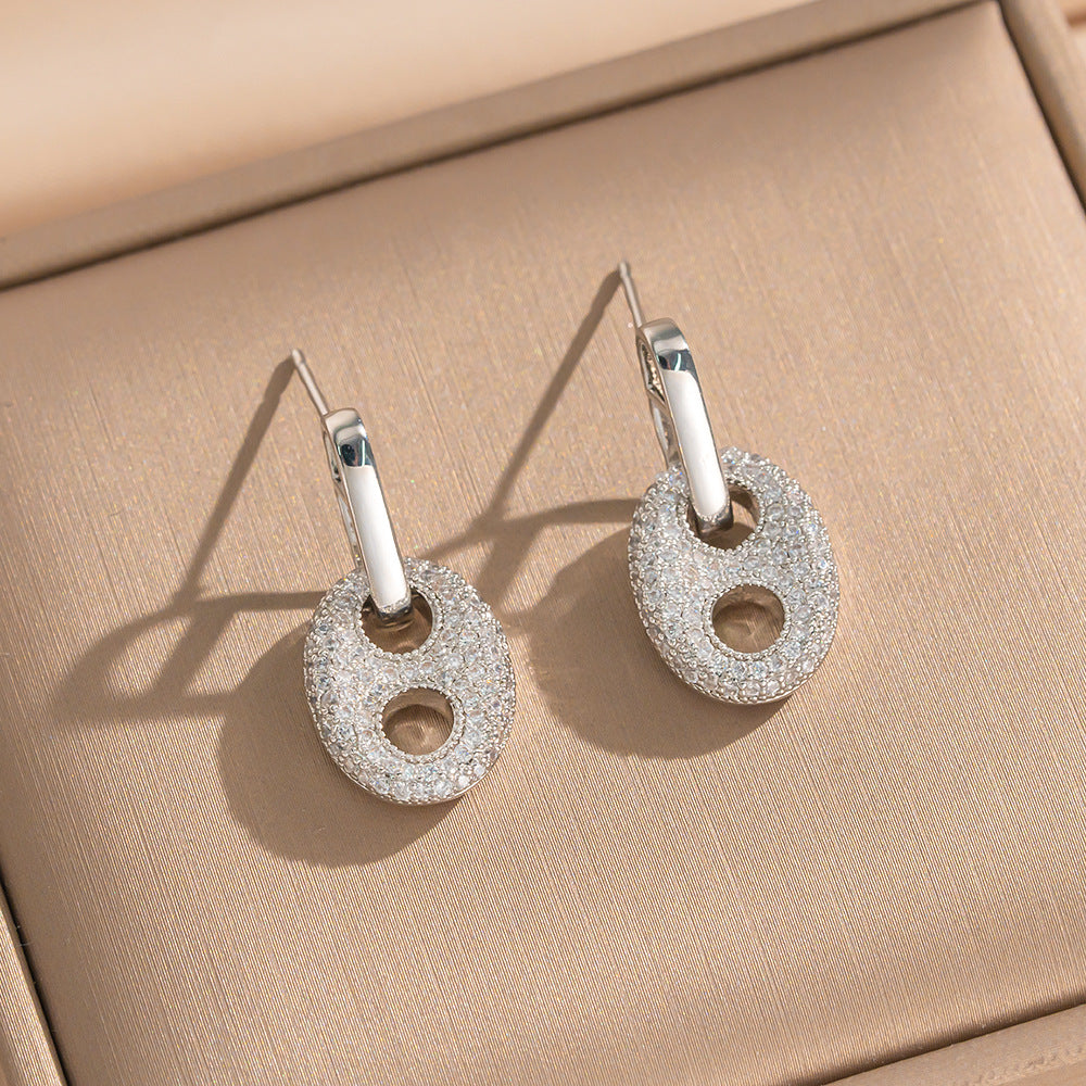 Set di Collana e Orecchini da Donna Lusso Minimalista a Forma di Naso di Maiale Geometrico in Acciaio al Titanio con Placcatura in Oro 18K e Intarsio di Strass