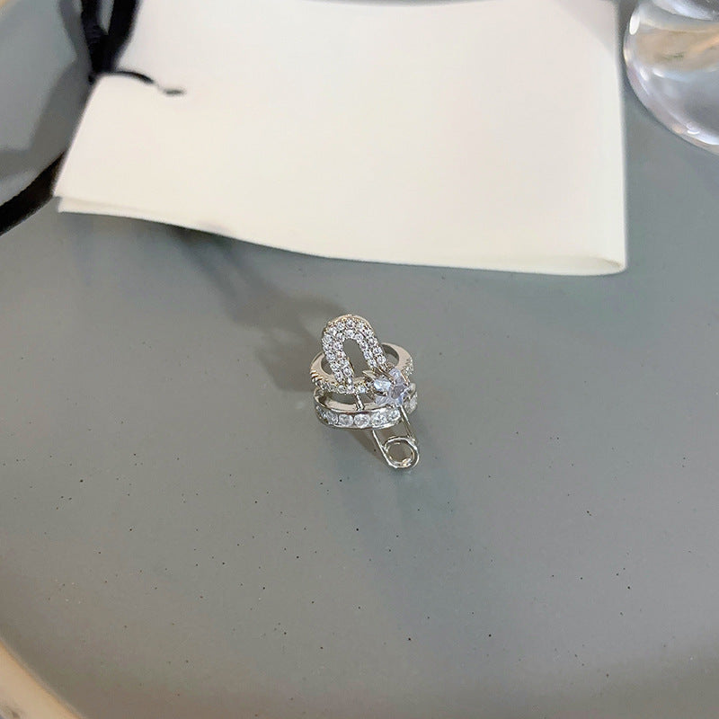 Orecchini a clip geometrici minimalisti da donna con intarsio in zircone e base in rame