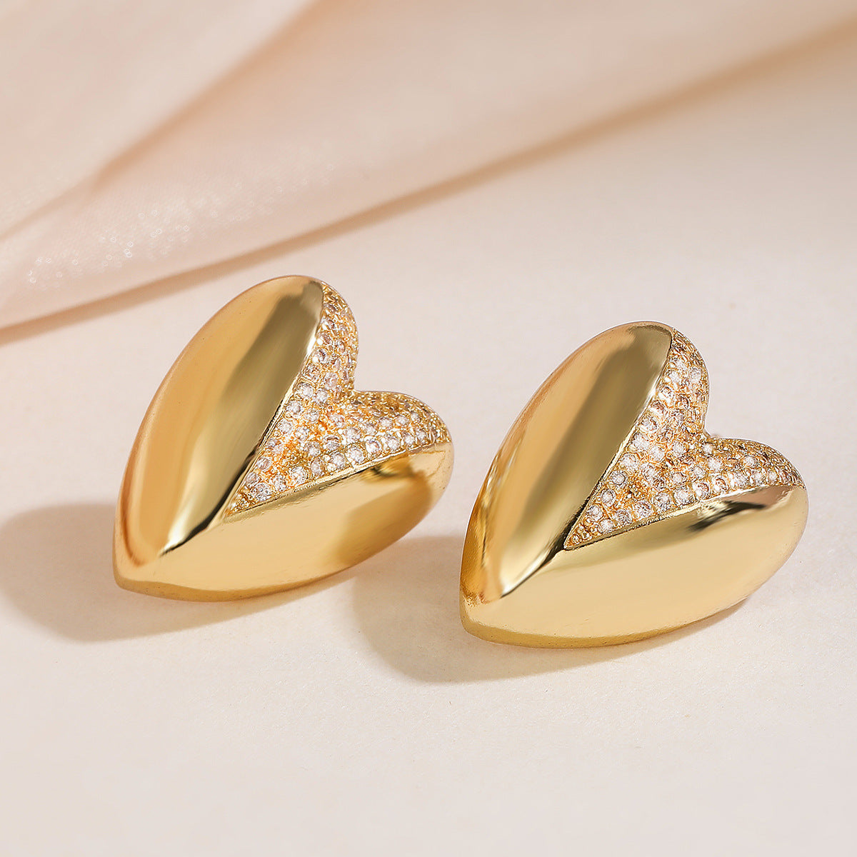 Pendientes de cobre minimalistas con forma de corazón, chapados en oro de 18 quilates y circonitas microengastadas para mujer