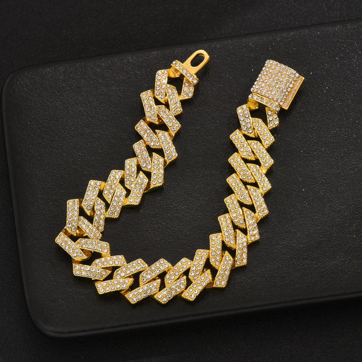 Minimalist Geometric Rhinestone-Set Alloy Bracelet for Men with Diamond-Inlaid Rhombus and U-Shaped Links