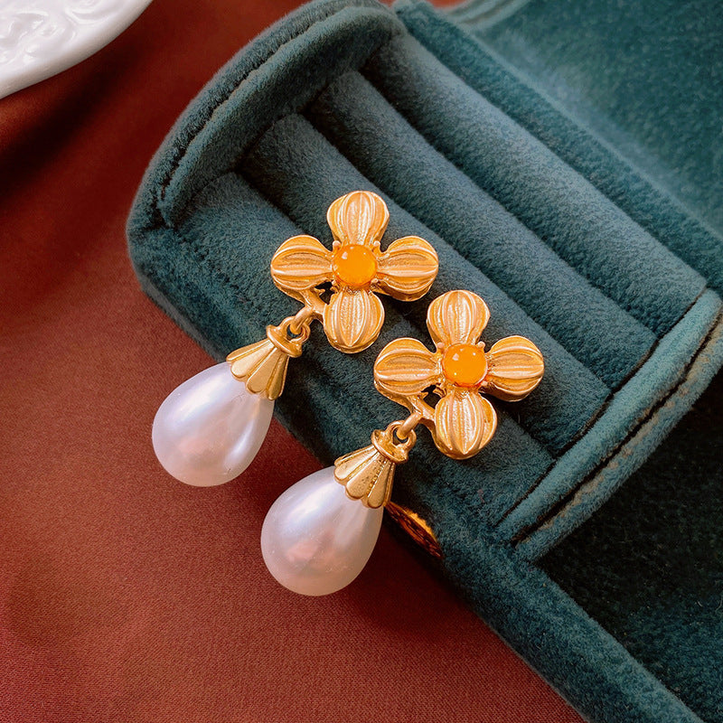 Orecchini a goccia vintage con fiori in lega, finitura placcata oro e perni in acciaio inossidabile da donna