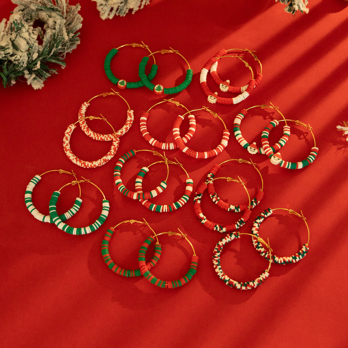 Pendientes de aro geométricos de cerámica con temática navideña y colgante de Papá Noel para mujer