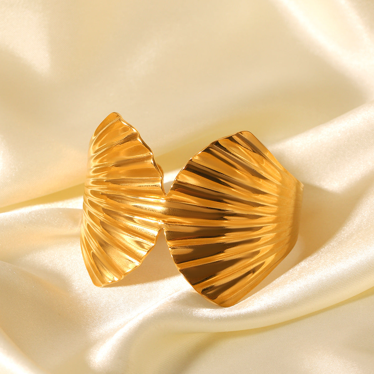 Bracciale da donna a polsino conchiglia in acciaio inossidabile placcato oro 18K in stile Ins con superficie larga, tema oceano