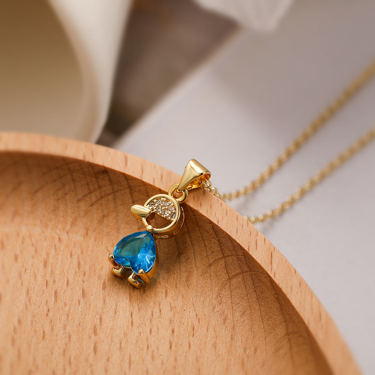 Minimalist Heart-Shaped Copper Pendant Necklace with 18K Gold Plating and Zircon for Women