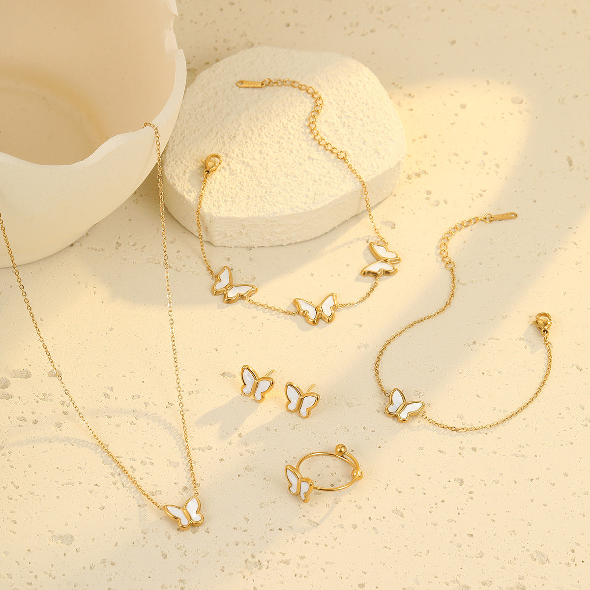 Set Collana Pendente a Farfalla OL alla Moda con Catena in Acciaio Inossidabile e Orecchini e Anello Abbinati