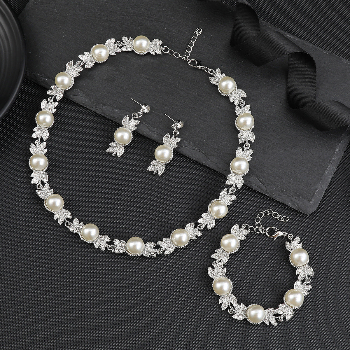 Vintage Floral Pearl Necklace Set with Alloy Pendant and Plated O-Chain for Women Including Earrings Bracelet